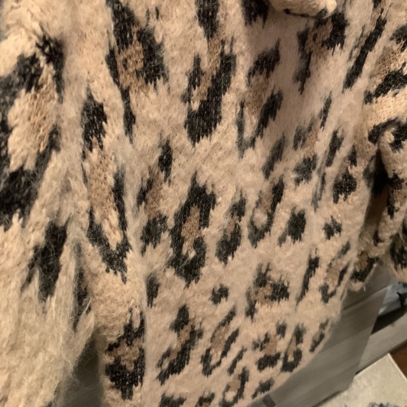 Cozy leopard print sweater - Picture 3 of 4